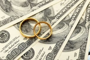 Money with two gold rings - should couples have separate bank accounts
